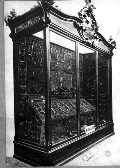 vitrine ancienne cheval